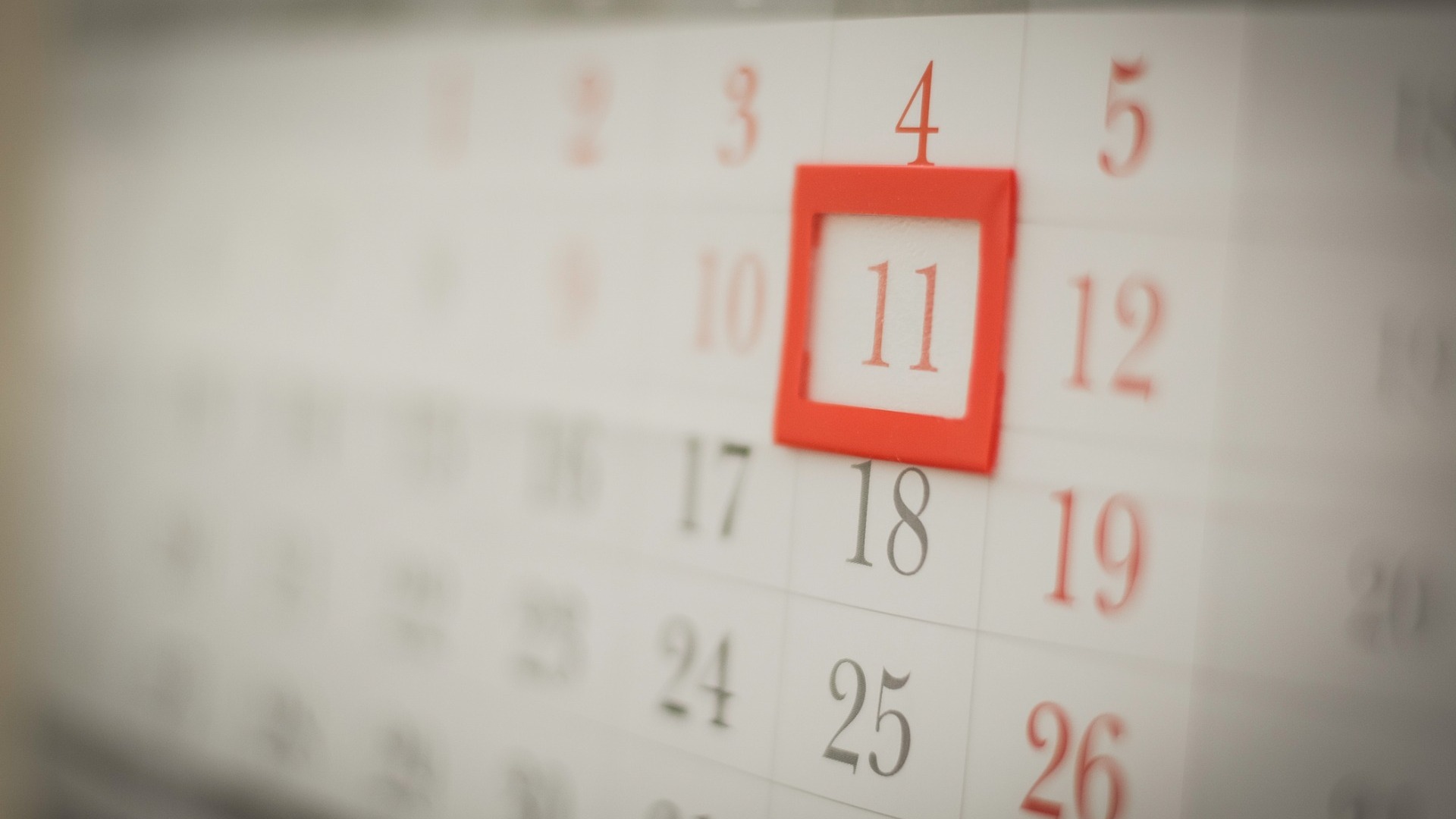 Минтруд представил календарь выходных на следующий год