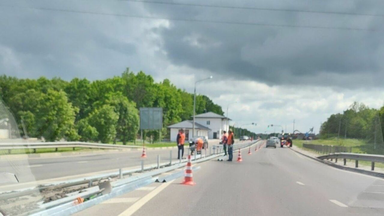На дороге под Белгородом подрядчик установил с нарушениями дорожное ограждение