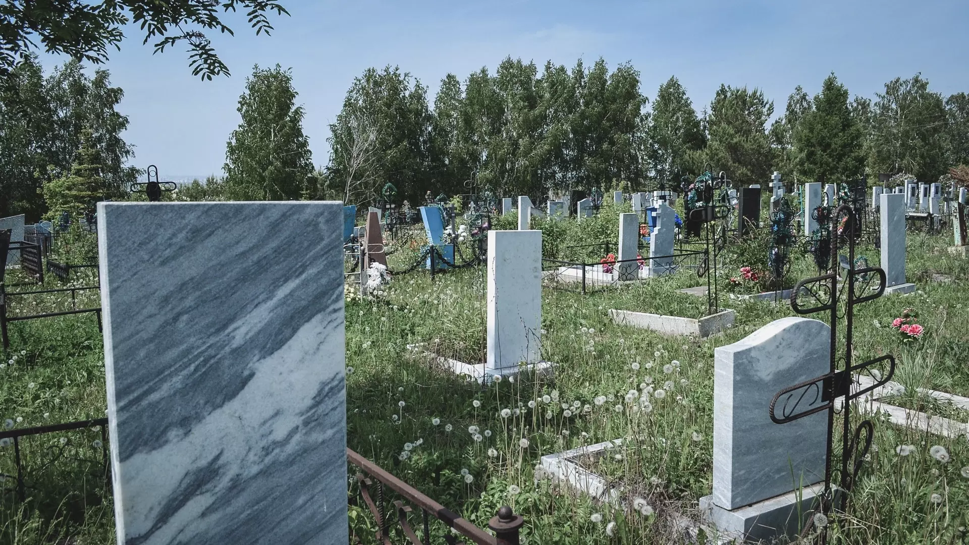 Белгородцев попросили воздержаться от посещения кладбищ на Пасху