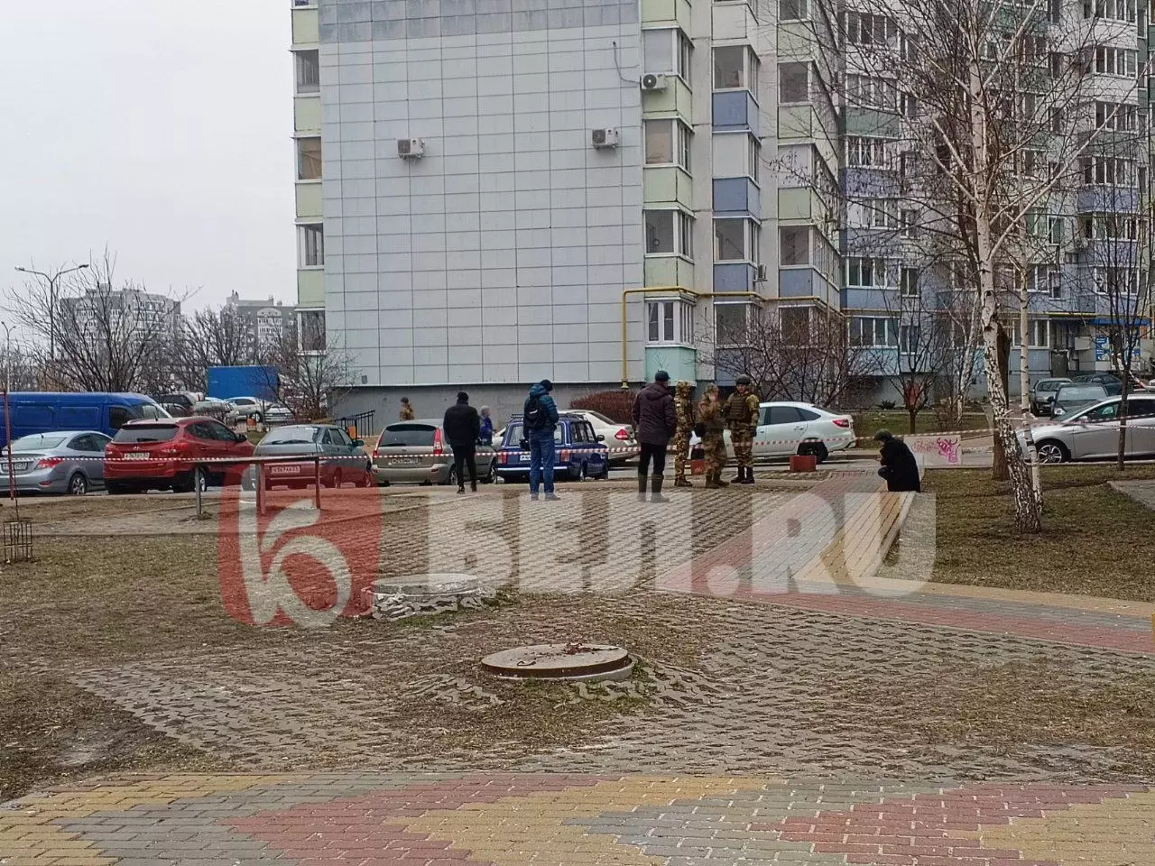 Место попадания снаряда на бульваре Юности в Белгороде